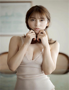 追梦的黎族女娃娃