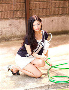 跟海豚说话的女孩